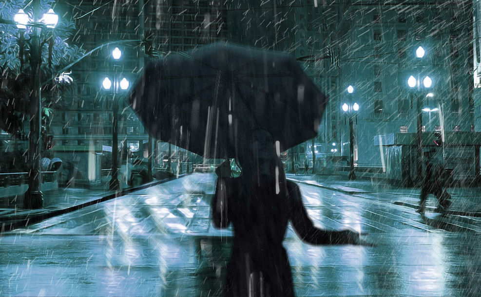 Frau im Regen bei Nacht